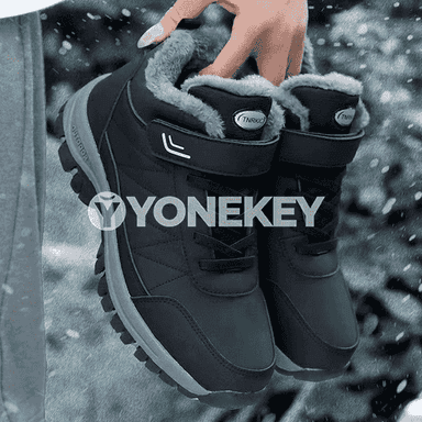 Erkekler üçin niýetlenen gyş paslynda geýilýän içi ýumşak aýakgaplar.