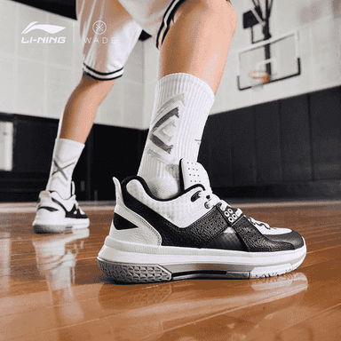 Oglanlar üçin niýetlenen basketbol krasowkasy