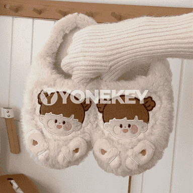Gyzlar üçin sütükli öý aýakgaplary.