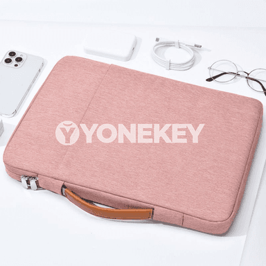 Notebook kompýuterleri salmak üçin owadan görnüşli sumkalar.