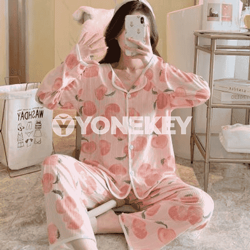 Zenanlar üçin komplekt pižamalar 