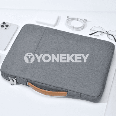 Notebook kompýuterleri salmak üçin owadan görnüşli sumkalar.