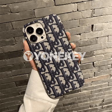iPhone modelli telefonlar üçin täze dizaýnly owadan çehollar.