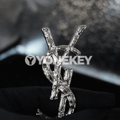Zenanlar üçin özboluşly dizaýnly ajaýyp kostýum broşkalar.