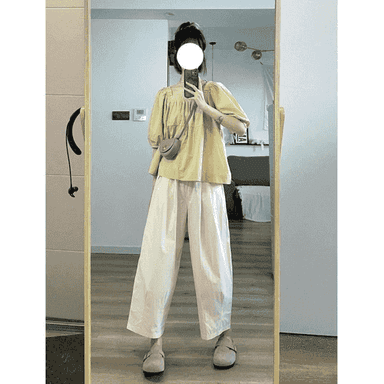 Gyzlar üçin niýetlenen komplekt eşik.