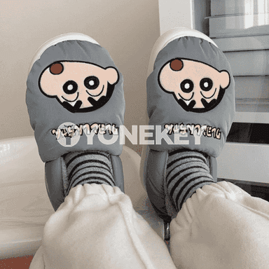 Gyzlar üçin niýetlenen gyş öý aýakgap.