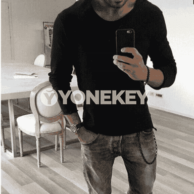 Erkkeler üçin niýetlenen futbolka