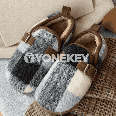 Gyzlaryň birkenstock aýakgaplary.
