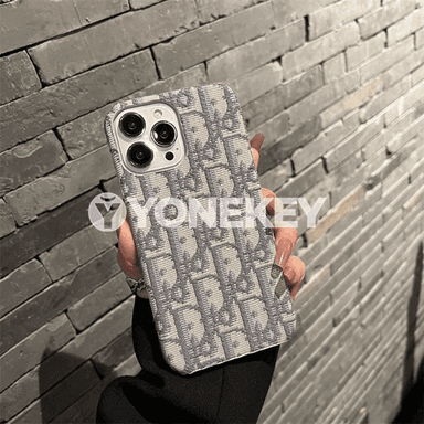 iPhone modelli telefonlar üçin täze dizaýnly owadan çehollar.