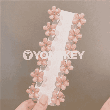 Gyzlaryň saçlary üçin niýetlenen aksesuarlar