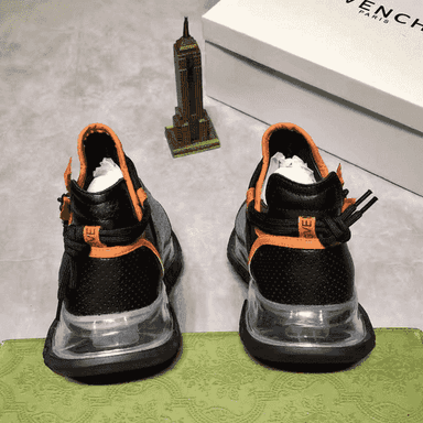 GIVENCHY brendli erkekler üçin krasowka. 