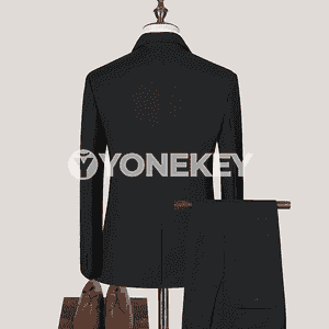 Erkekler üçin niýetlenen 3 bölek komplekt eşik