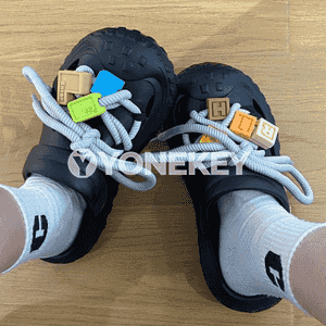 Erkekleriň arkasy açyk şypbyklary