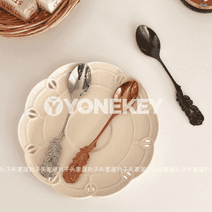 Aşhanada ulanmak üçin çemçe 