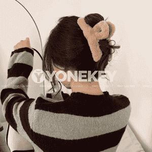 Owadan stilli saç gysgyçlary