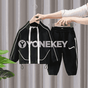 Oglanjyklar üçin sport komplekt eşik.