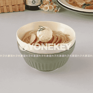 Koreý stilindäki tabak we tarelka