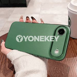 iPhone Apple 17 Pro Max telefonlar üçin silikon görnüşli çehollar.