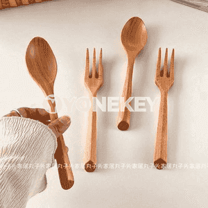 Aşhanada ulanmak üçin çemçe we wilka 