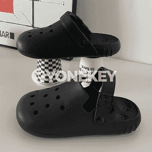 Erkekler üçin niýetlenen arkasy açyk şypbyklar
