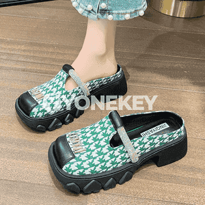 Gyzlar üçin niýetlenen öňi ýapyk şypbyk 