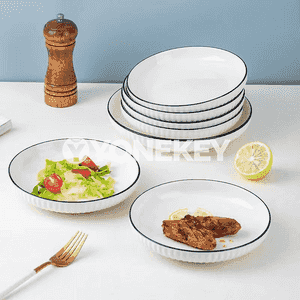 Aşhanada ulanmak üçin tabak 