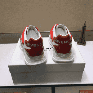 GIVENCHY brendli erkekler üçin krasowka. 