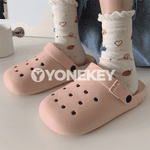 Erkekler üçin niýetlenen arkasy açyk şypbyklar