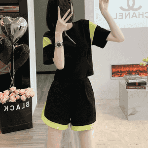 Gyzlar üçin niýetlenen komplekt  futbolka+şortik