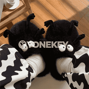 Oglanlaryň tüýlüje stiker öý aýakgaplary.