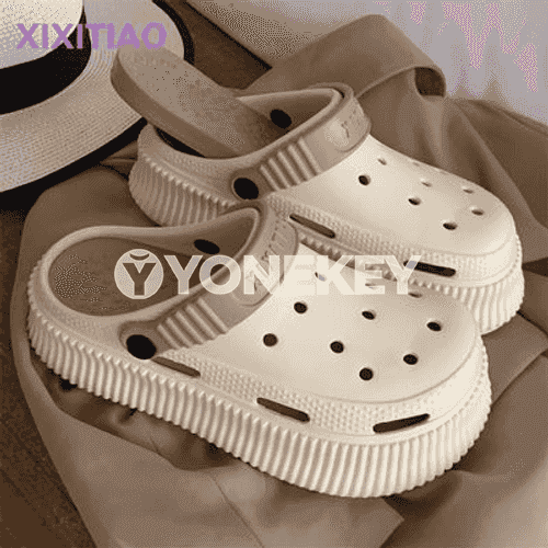 Zenanlar üçin niýetlenen arkasy açyk şypbyklar
