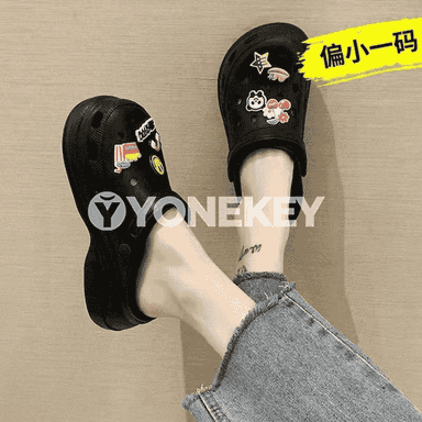 Zenanlara niýetlenen arkasy açyk aýakgaplar