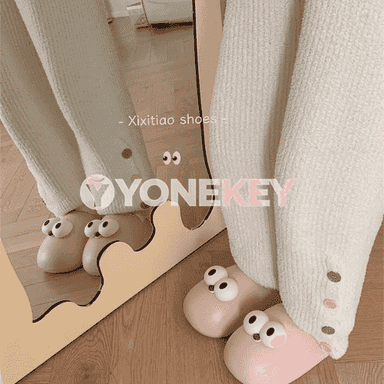 Gyzlar üçin niýetlenen gyş öý aýakgap.