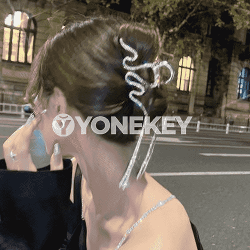 Gyzlaryň saçlary üçin niýetlenen aksesuarlar