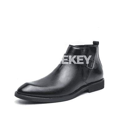 Erkekler üçin niýetlenen gyş paslynda geýilýän, moda aýakgaplar.