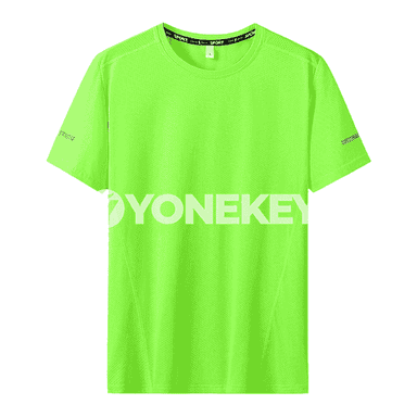 Erkekler üçin niýetlenilen gysga ýeňli futbolka.