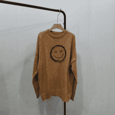 Oglanlar üçin niýetlenen moda switer.