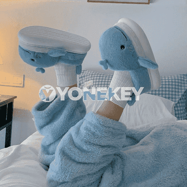 Gyzlar üçin delfin şekilli öý aýakgaplary.