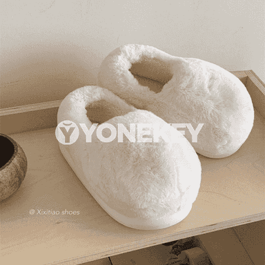 Gyzlar üçin niýetlenen gyş öý aýakgap.