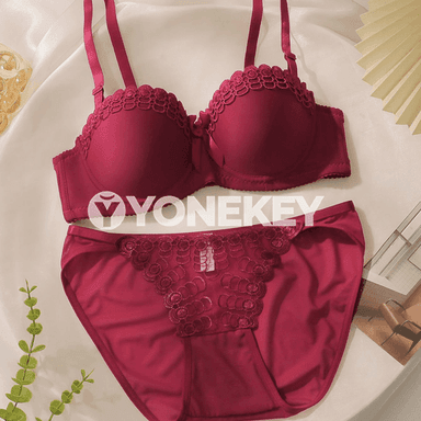 Gyz-gelinler üçin ajaýyp görnüşli komplekt içki eşikler.