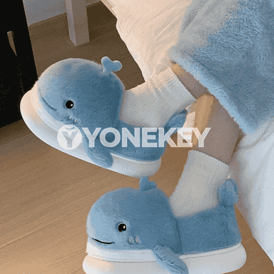 Gyzlar üçin delfin şekilli öý aýakgaplary.
