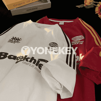 Gyzlar üçin gysga ýeňli futbolka