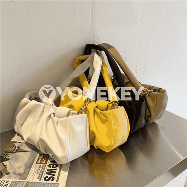 Gyzlar üçin sumkalar.
