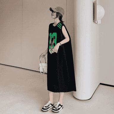 Uly göwrümli, ýeňsiz dyzdan moda köýnek.