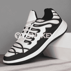 Erkekler üçin niýetlenen moda sport aýakgaplary.