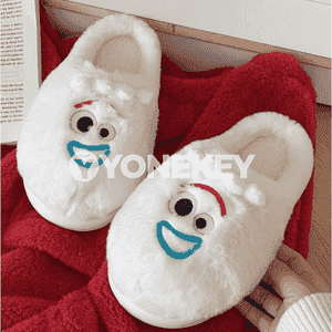 Gyzlar üçin niýetlenen gyş aýakgap.