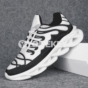 Erkekler üçin niýetlenen moda sport aýakgaplary.