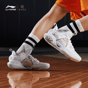 Erkekler üçin basketbol krasowka.